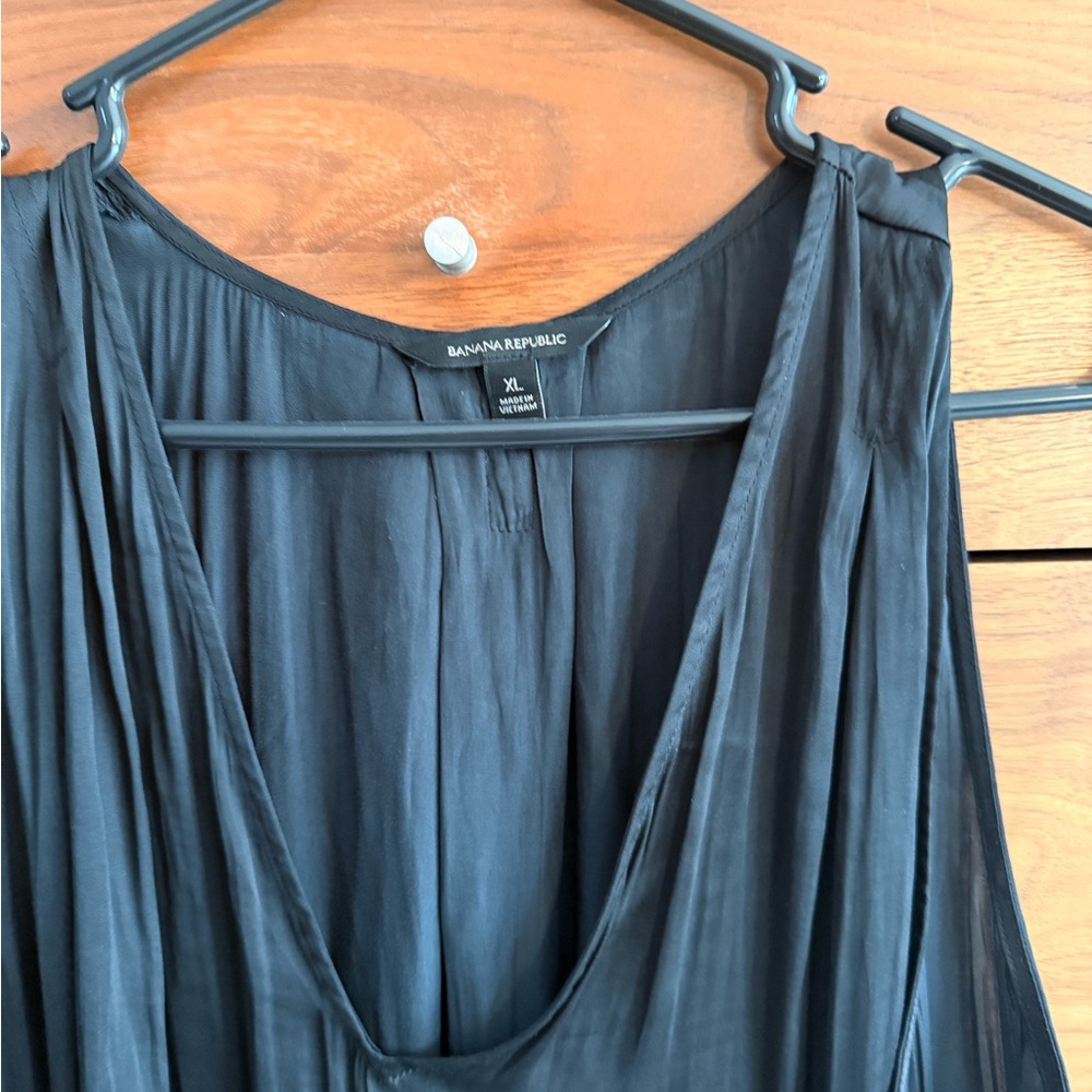 Banana Republic Dark Blue Sleeveless Soft Satin V-neck Top Size XL - Picture 3 of 7